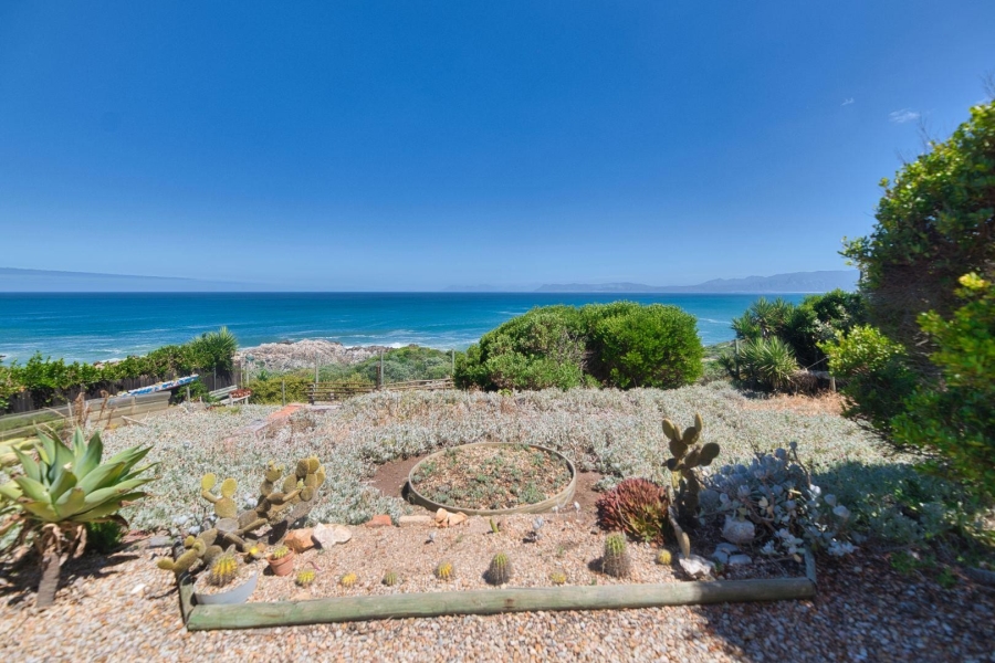 5 Bedroom Property for Sale in De Kelders Western Cape